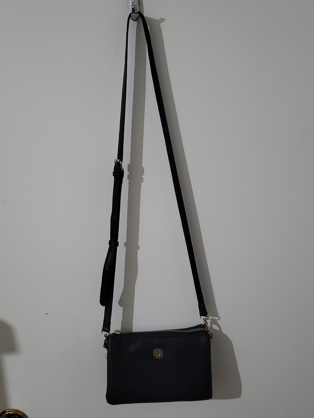 Miztique Vegan Leather Clutch Crossbody Bag Purse Black Gold Multi Pocket - Picture 9 of 10